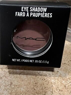 MAC Cosmetics Single Eyeshadow - Deep Plum